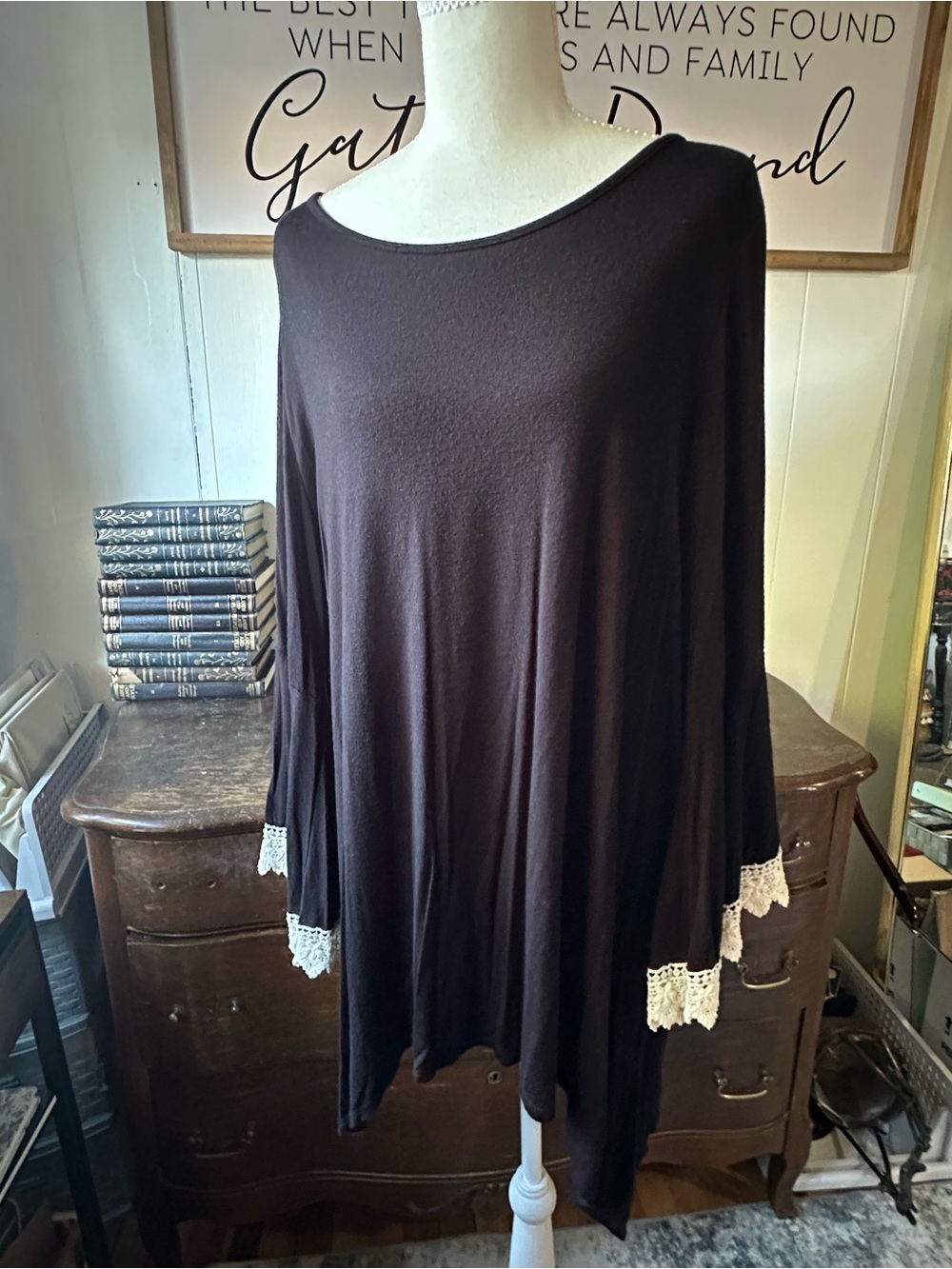 Black Women's Lace-Trim Tunic Top - Moa size extra large In